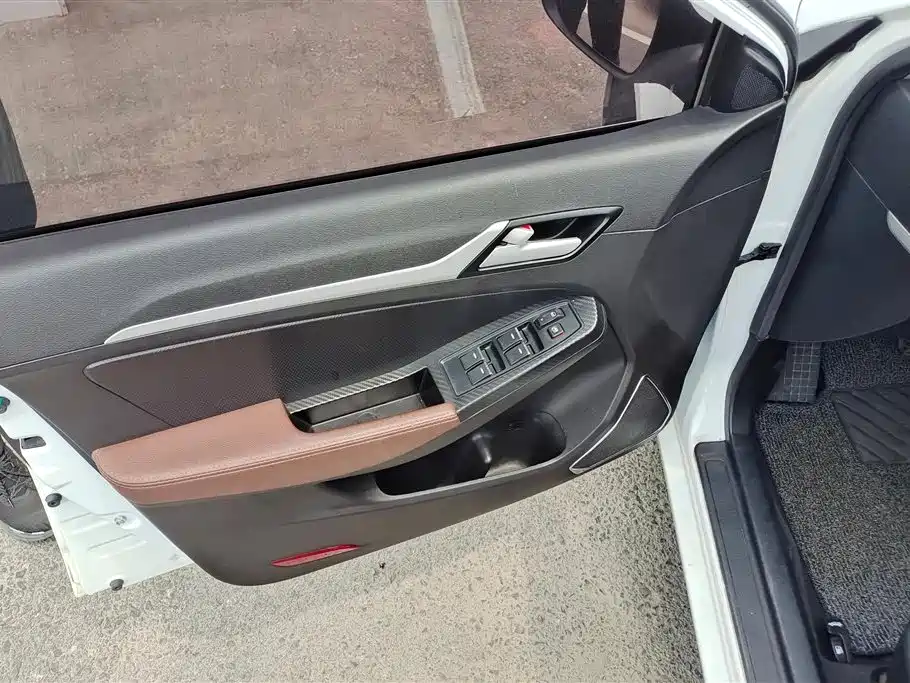 Vision 1.5 L Auto Happy