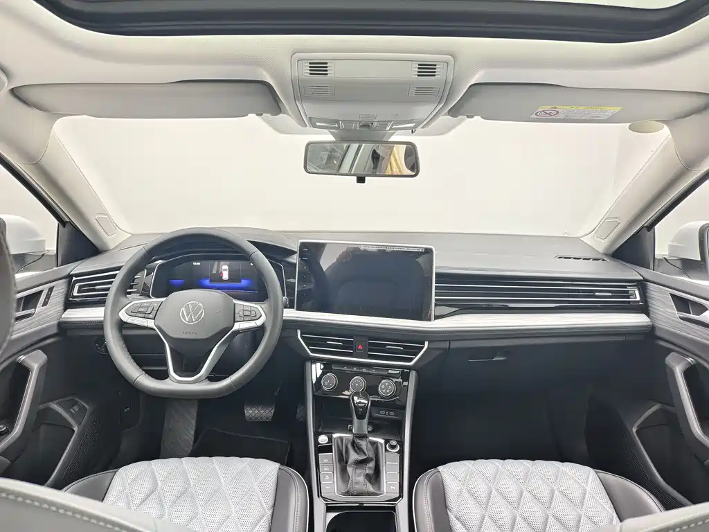 Sagitar 300 TSI DSG Transcend
