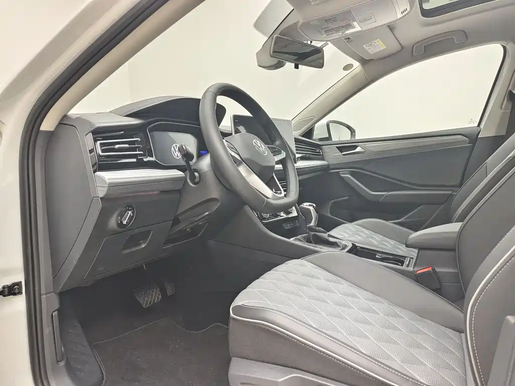 Sagitar 300 TSI DSG Transcend