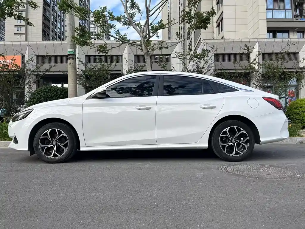 MG5 180 DVVT CVT Youth Style