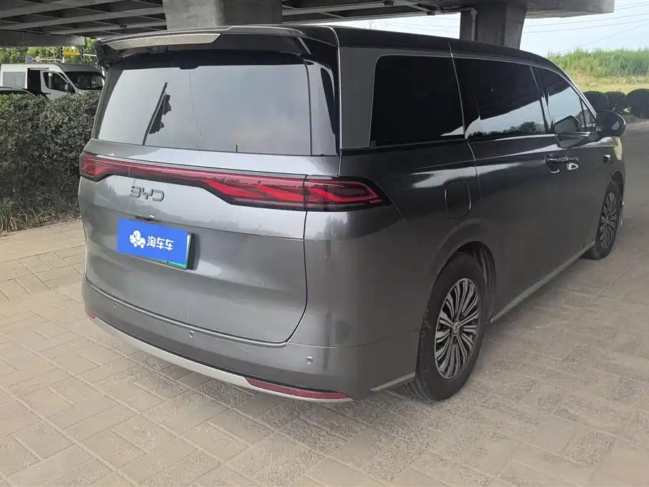 Xia DM-i 1.5 T 180 km Transcend