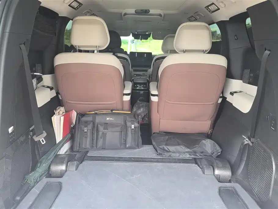 Xia DM-i 1.5 T 180 km Transcend