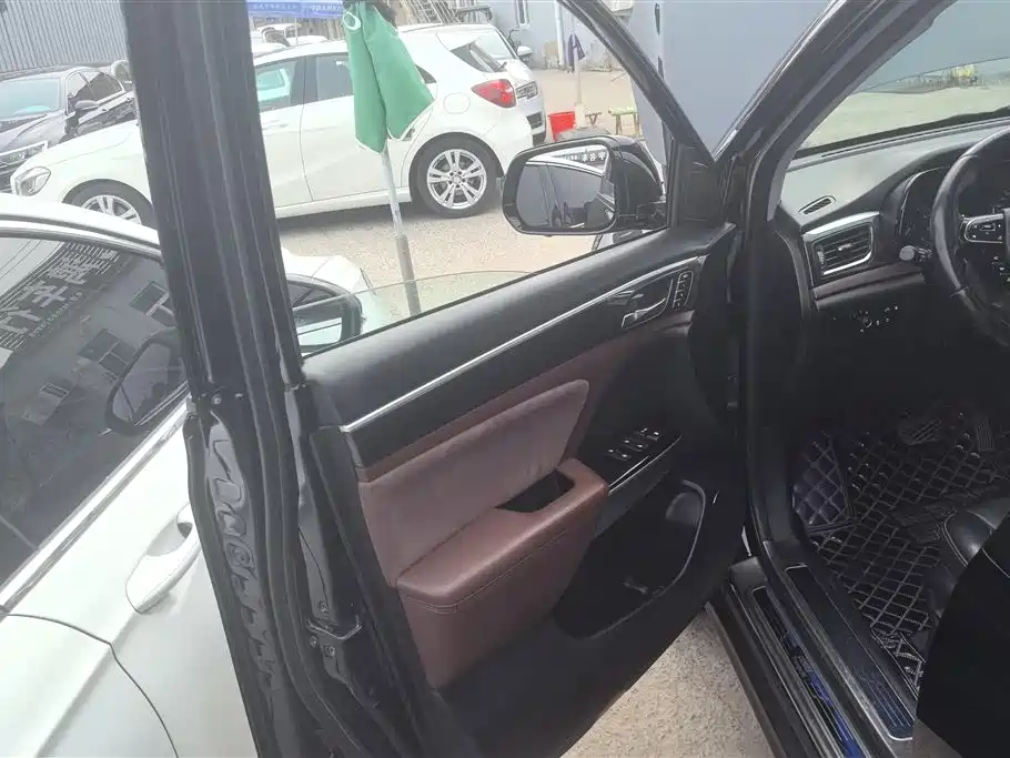 GAC Trumpchi GS8 320 T 2 WD Luxury Connected (7-seat)