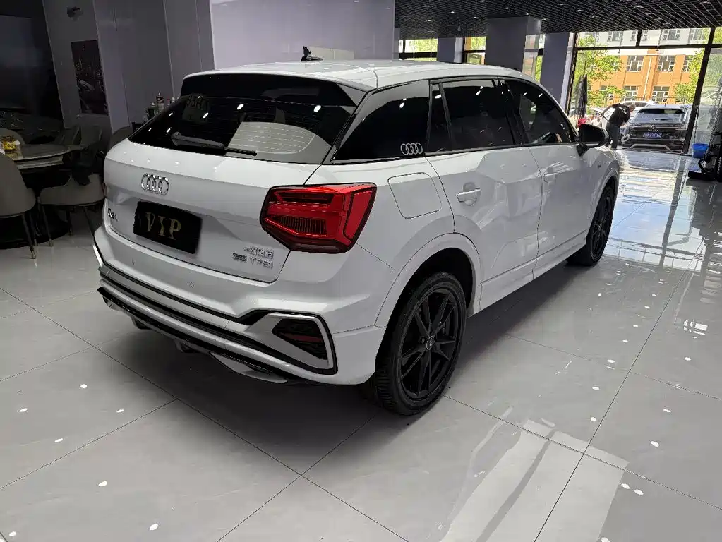 Audi Q2 L 35 TFSI Progressive Dynamic