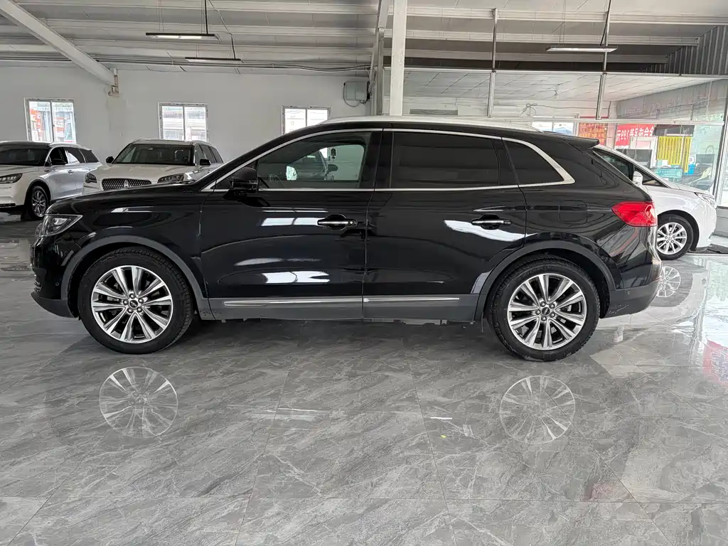 Lincoln MKX 2.7 T 4 WD Honor Shine
