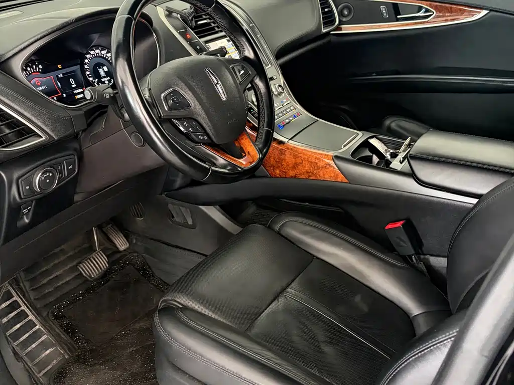 Lincoln MKX 2.7 T 4 WD Honor Shine