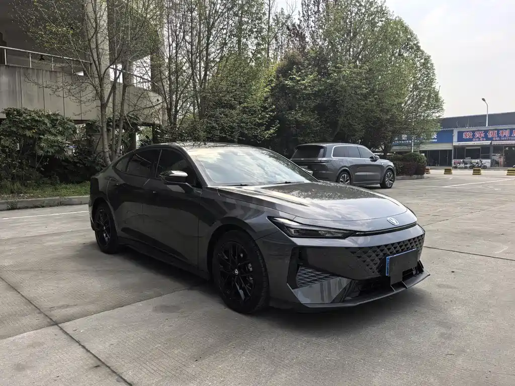 Changan UNI-V 1.5 T Premium