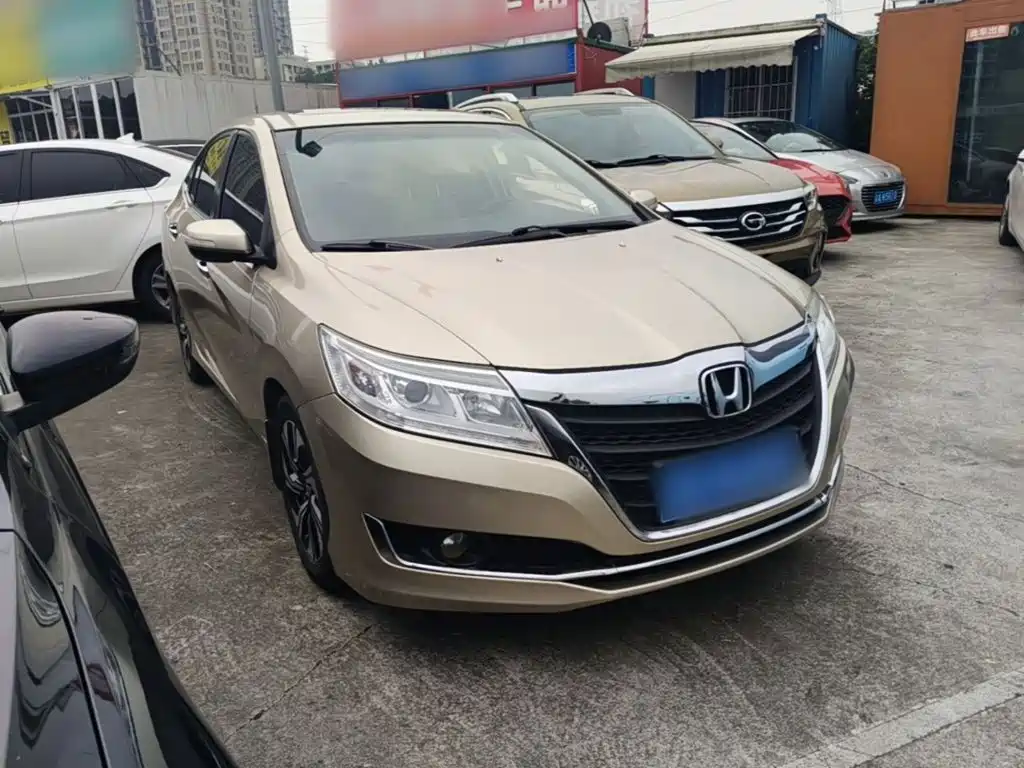 Crider 1.8 L CVT Luxury