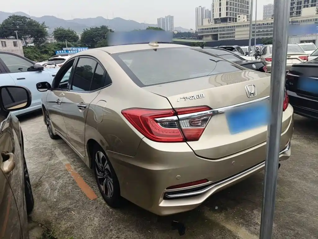 Crider 1.8 L CVT Luxury
