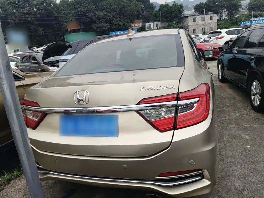 Crider 1.8 L CVT Luxury