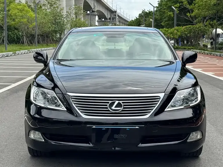 Lexus LS 460 L Distinguished