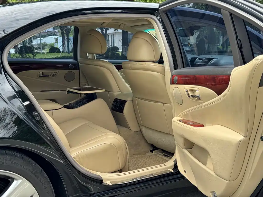 Lexus LS 460 L Distinguished