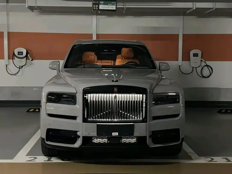 Rolls-Royce Cullinan 5-seat