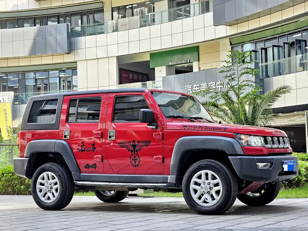 BAIC BJ40 40 L 2.0 T Manual 4 WD Distinguished