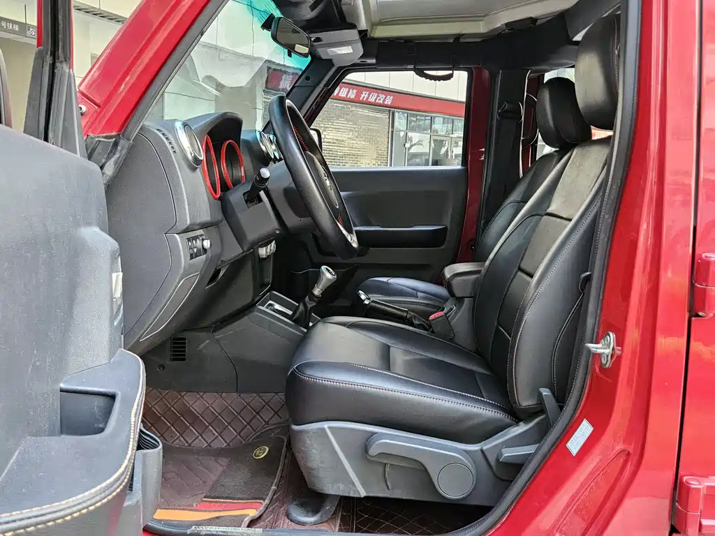 BAIC BJ40 40 L 2.0 T Manual 4 WD Distinguished