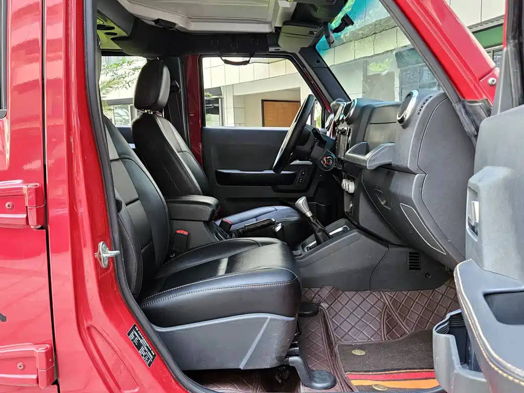 BAIC BJ40 40 L 2.0 T Manual 4 WD Distinguished