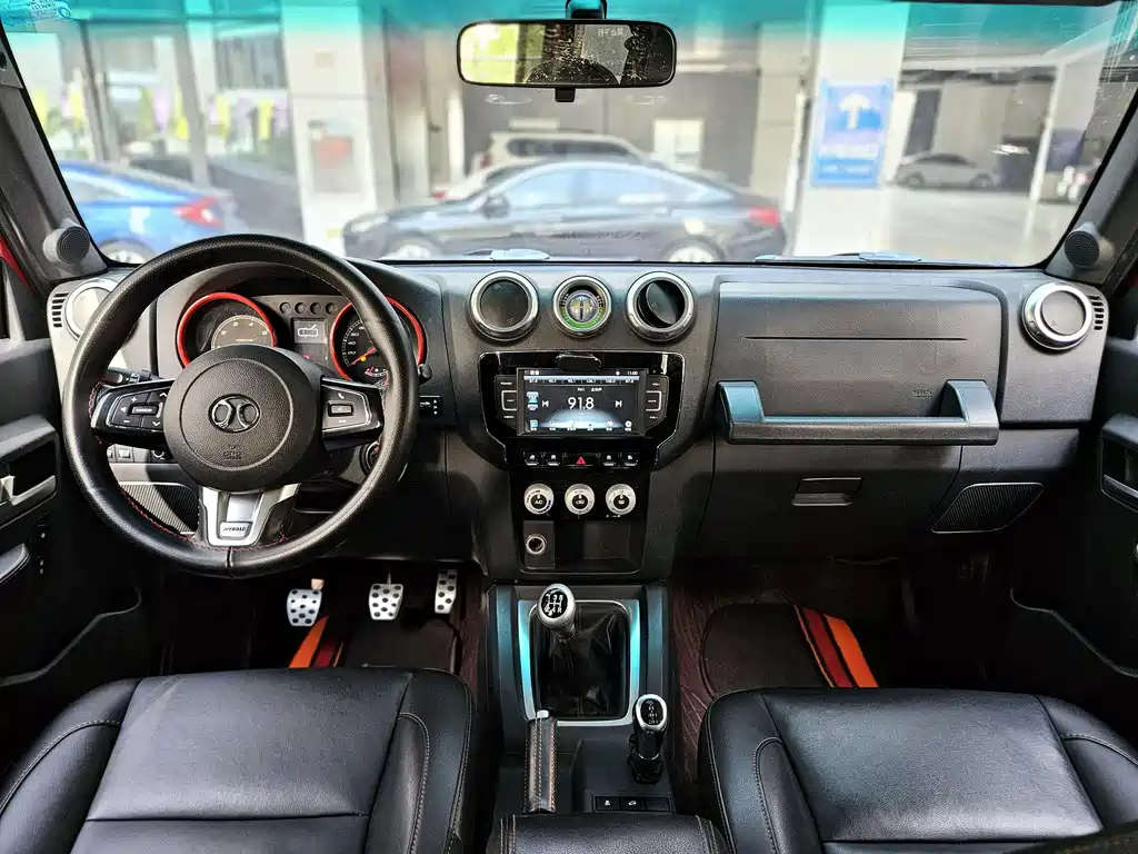 BAIC BJ40 40 L 2.0 T Manual 4 WD Distinguished