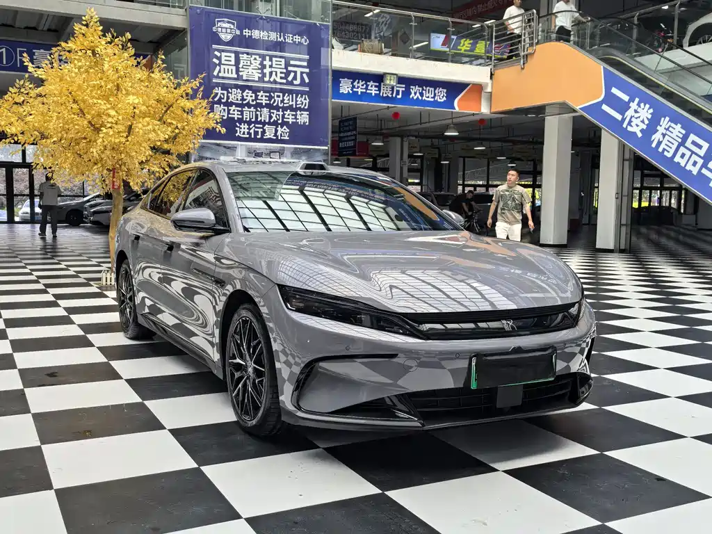 Han DM-i Smart Drive 125 KM Honored