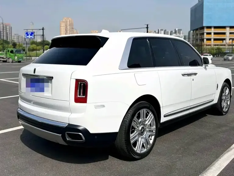Rolls-Royce Cullinan 5-seat