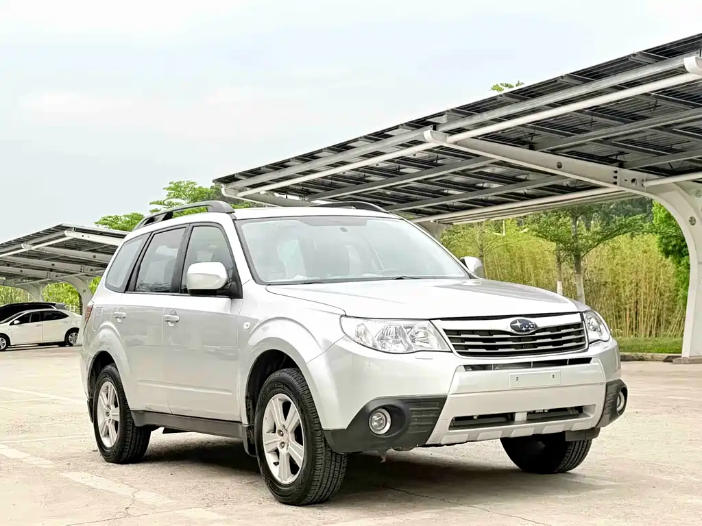 Forester 2.0 XS Auto Luxury