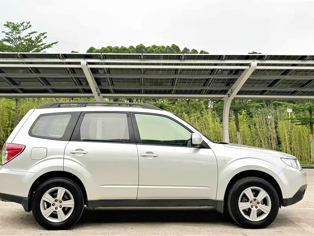 Forester 2.0 XS Auto Luxury