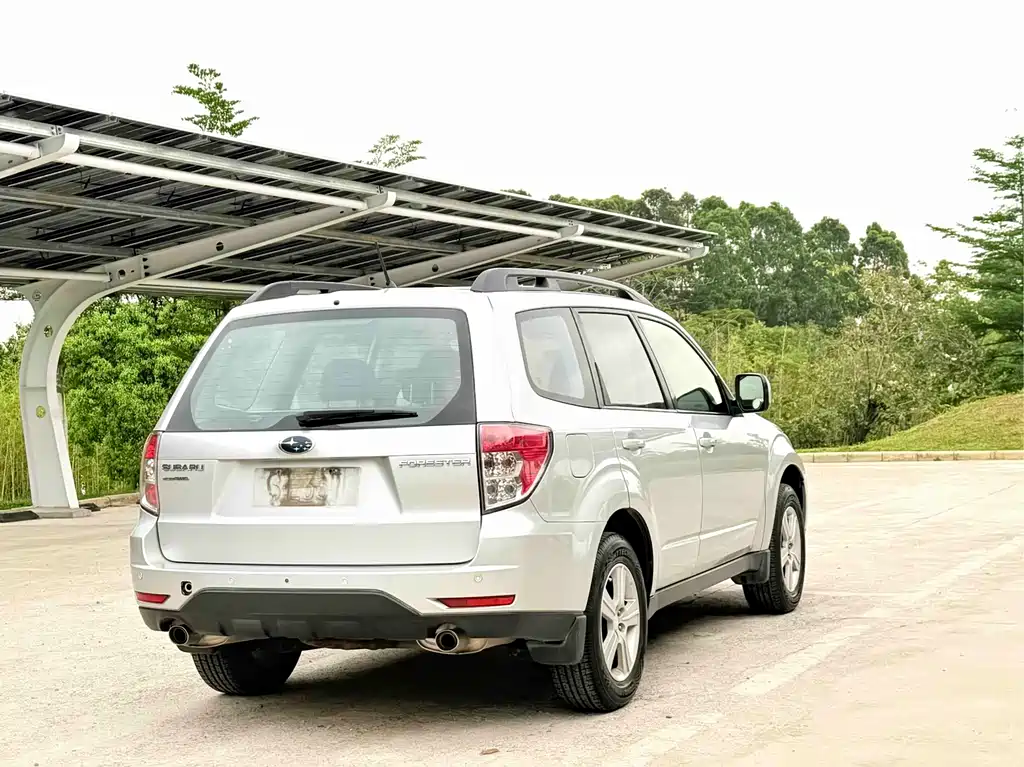 Forester 2.0 XS Auto Luxury
