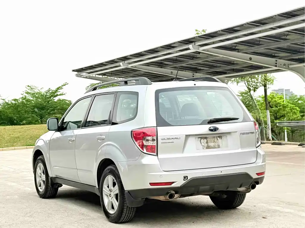 Forester 2.0 XS Auto Luxury