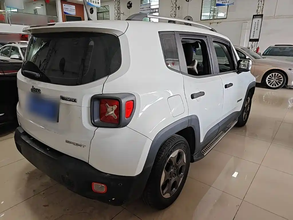 Renegade 1.4 T Auto Kinetic