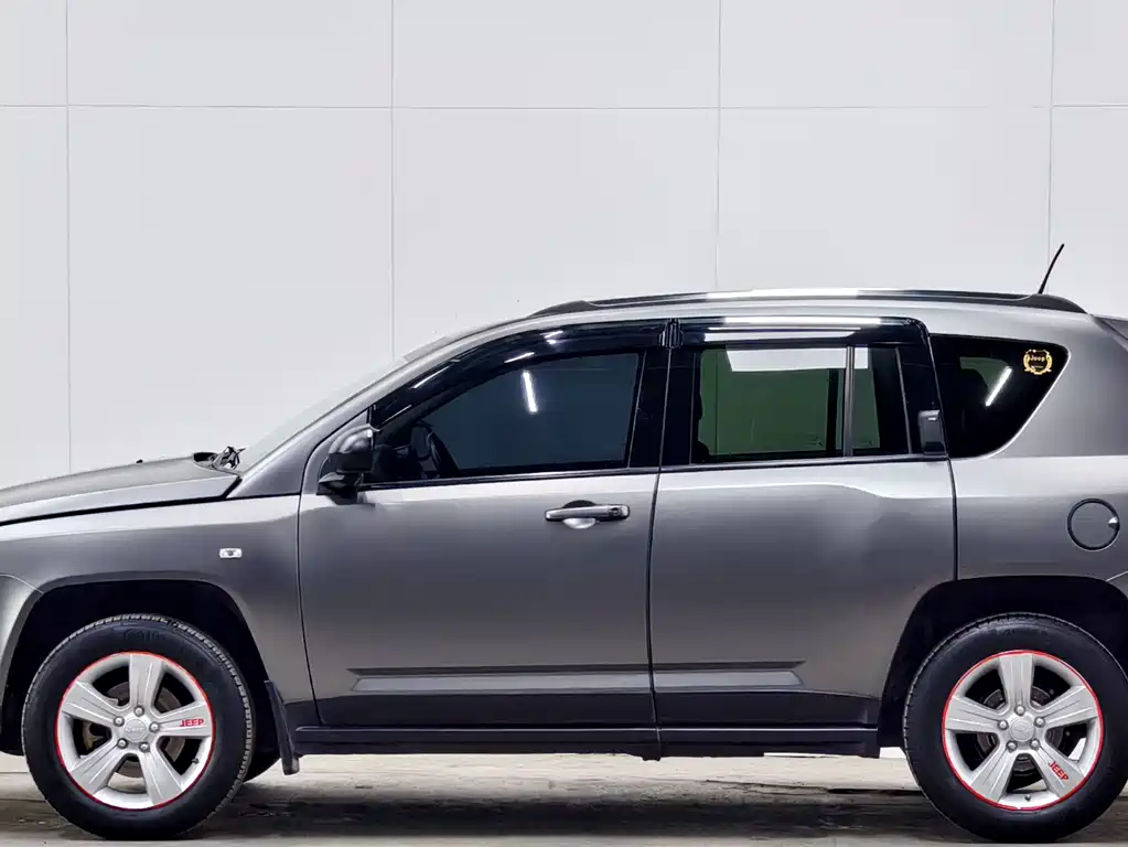 Compass (Import) 指南者进口 2012款 2.0 L 两驱运动版