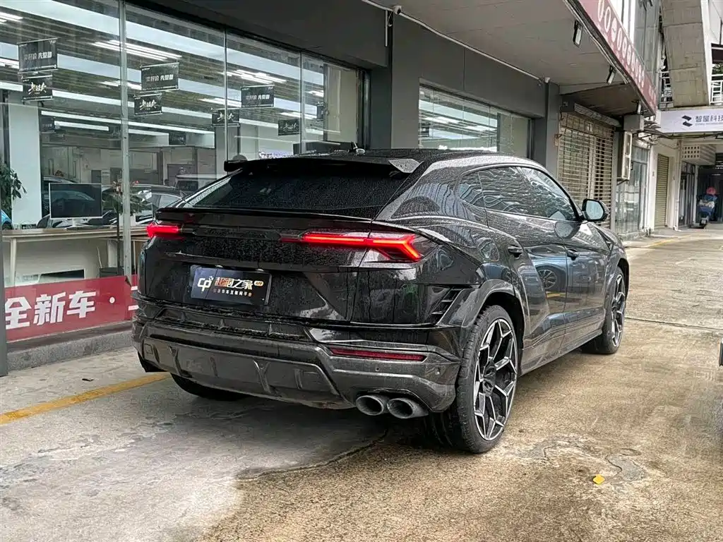 Urus 4.0 T V8