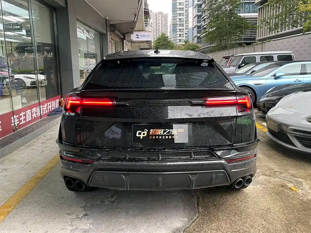 Urus 4.0 T V8