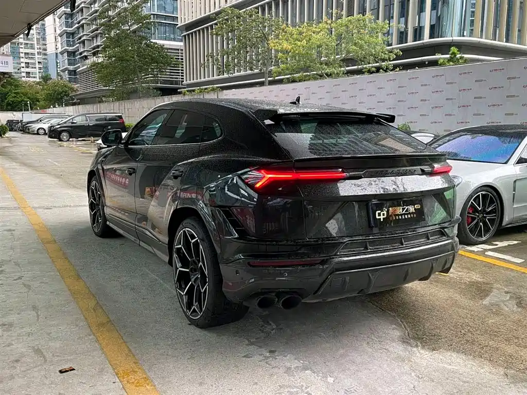 Urus 4.0 T V8