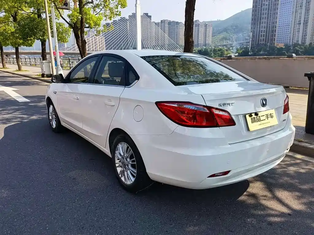 Eado 1.6 L Manual Luxury CN-IV