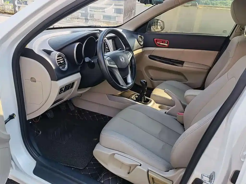 Eado 1.6 L Manual Luxury CN-IV
