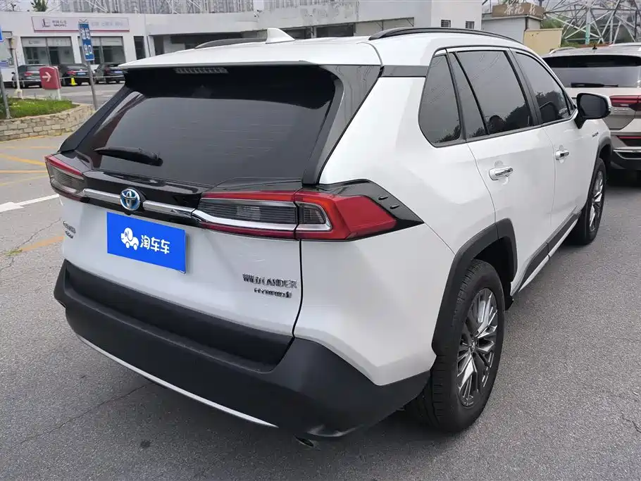 Wildlander Dual Engine 2.5 L E-CVT 4 WD Distinguished