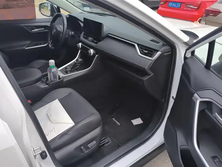 Wildlander Dual Engine 2.5 L E-CVT 4 WD Distinguished