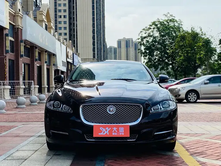 Jaguar XJ XJL 2.0 T 2 WD Graceful Business