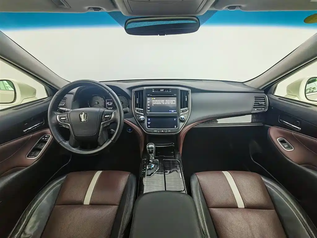 Crown 2.0 T Sport