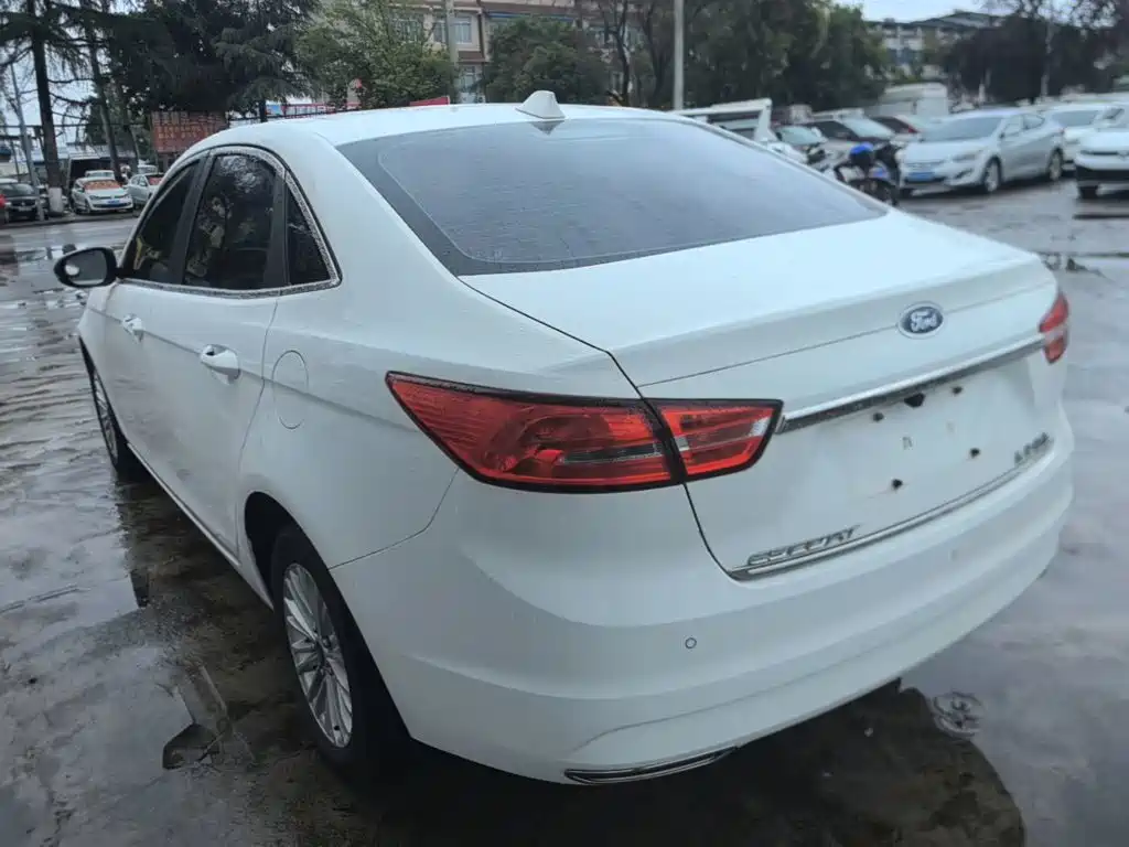Escort 1.5 L Manual Comfort