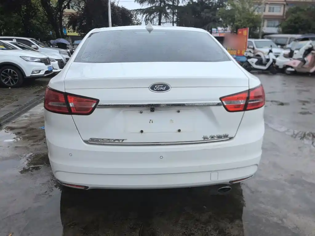 Escort 1.5 L Manual Comfort