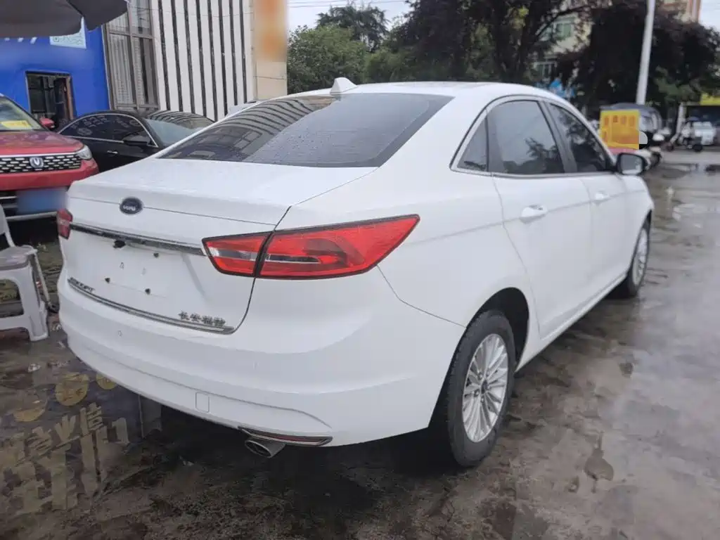Escort 1.5 L Manual Comfort