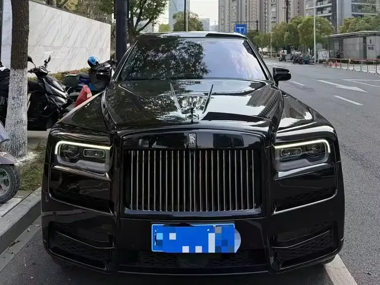 Rolls-Royce Cullinan 5-seat