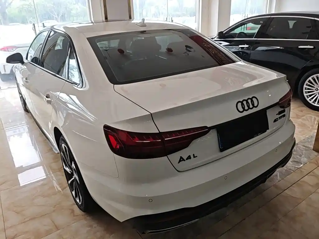 Audi A4 L 40 TFSI Luxury Dynamic