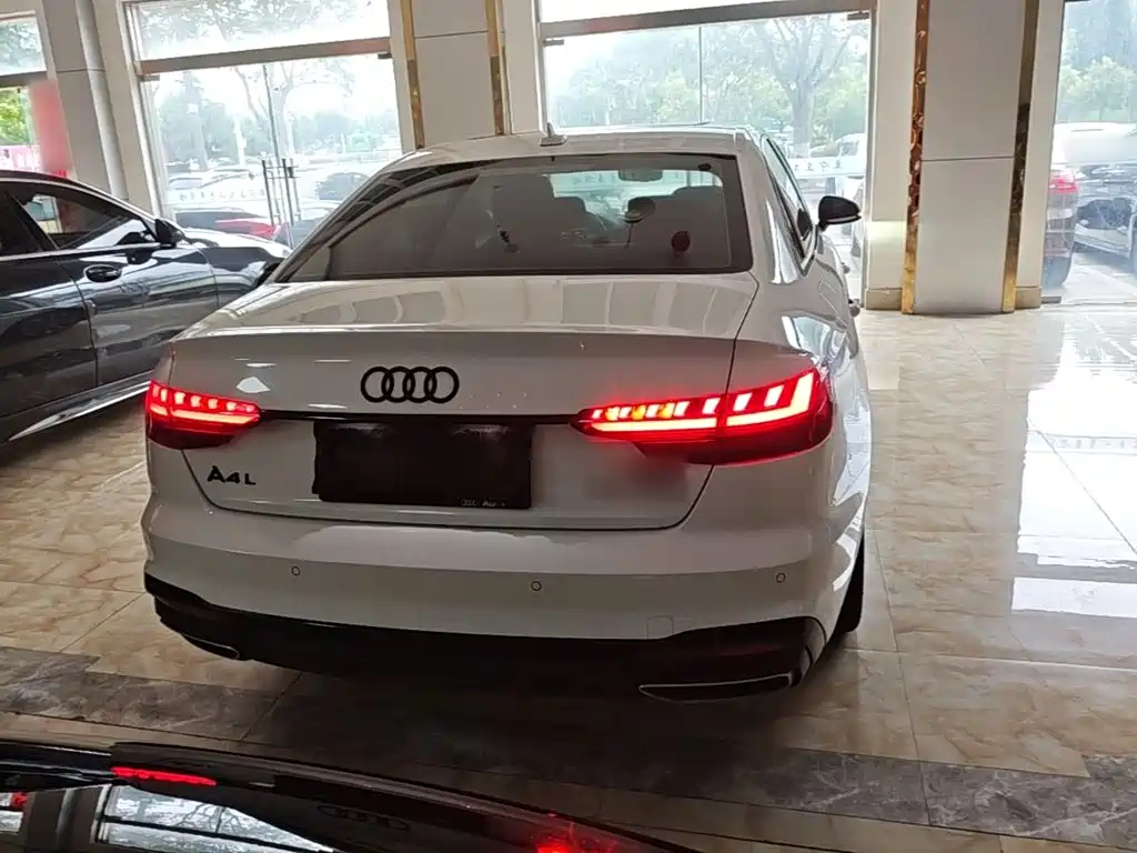 Audi A4 L 40 TFSI Luxury Dynamic