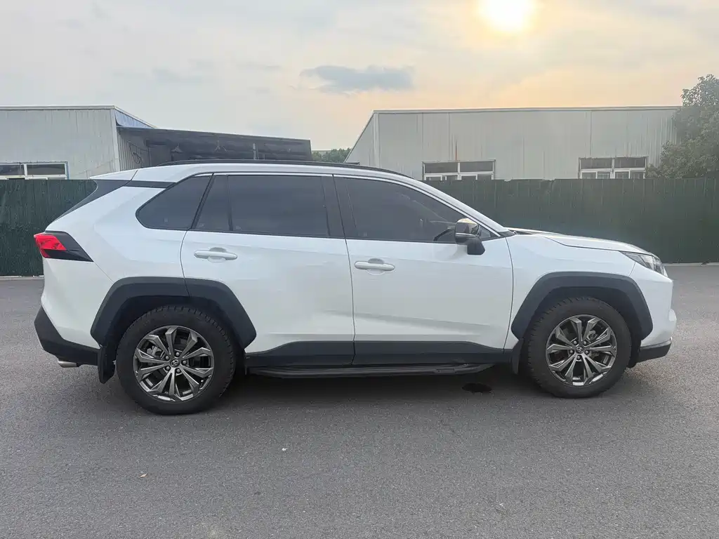 RAV4 2.0 L CVT 4 WD Adventure Plus