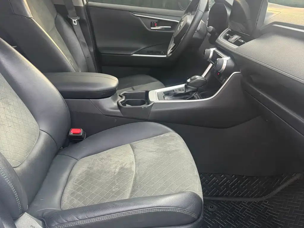 RAV4 2.0 L CVT 4 WD Adventure Plus