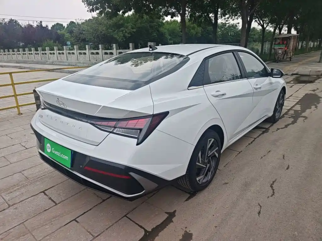 Elantra 1.5 L CVT GLX Elite
