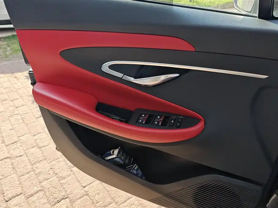 Changan UNI-T 1.5 T Distinguished
