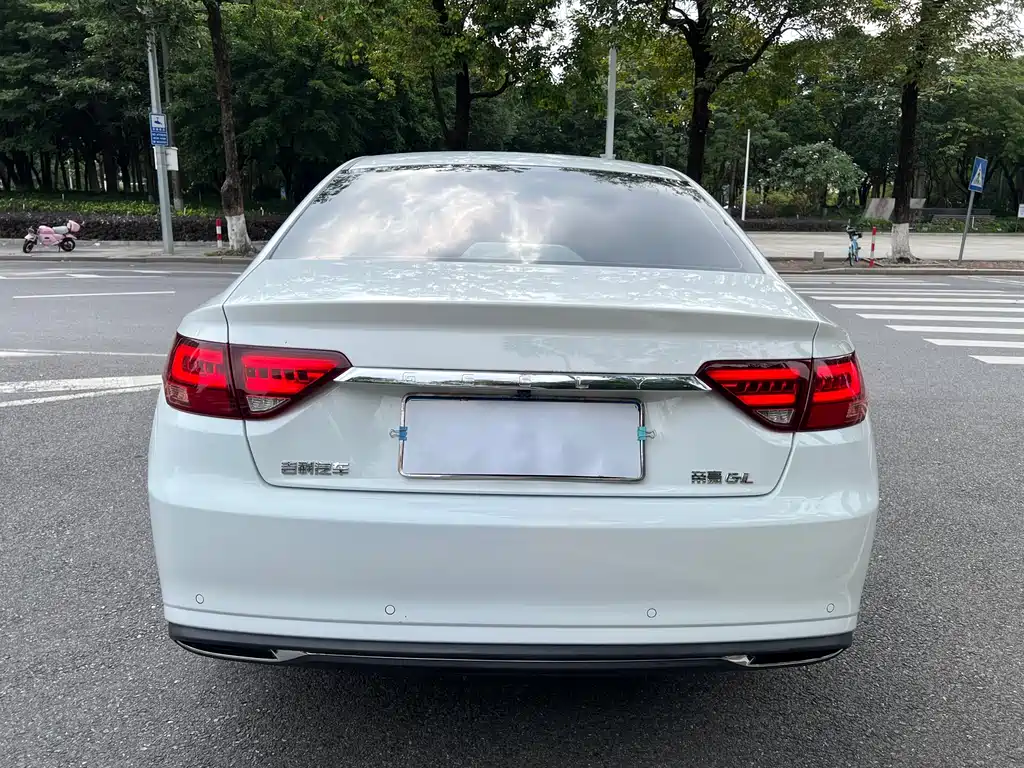Emgrand GL UP 1.4 T CVT Leading Supreme