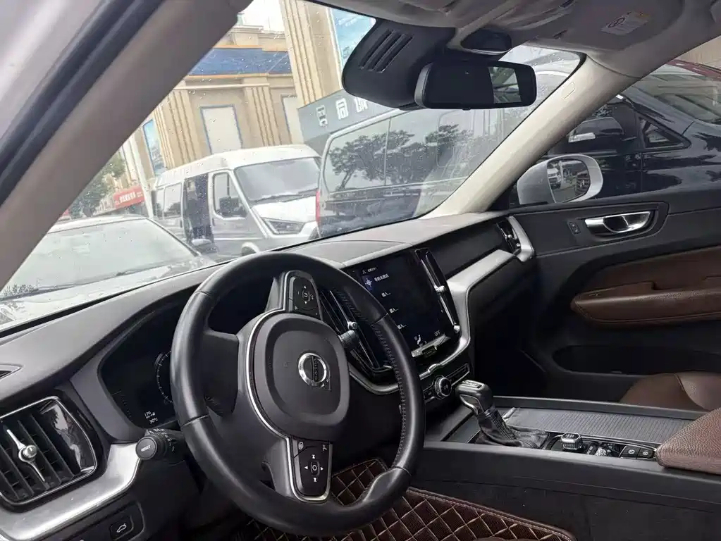 Volvo XC60 T5 4 WD Smart Ease CN-V